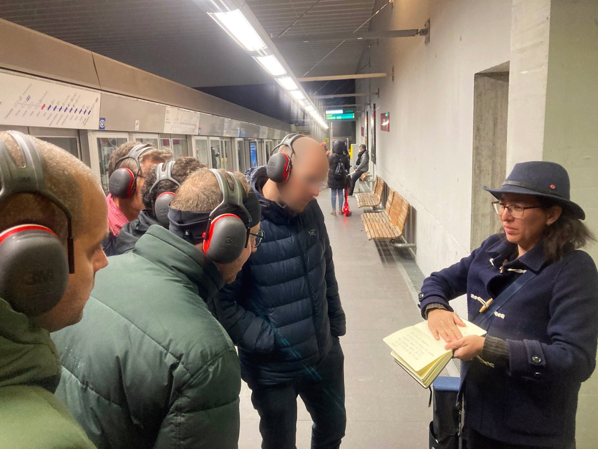 Métro M2 à Lausanne Diagnostic sur l'accessibilité aux personnes sourdes pour des collaborateurs des Transports LausannoisTL