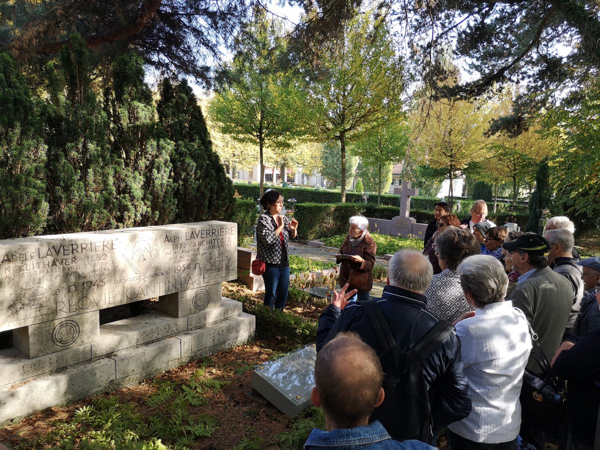 Cimetière de Bois-de-Vaux Visite architecturale du cimetière de Bois-de-Vaux à Lausanne organisée par le groupe Sourds & Spiritualité