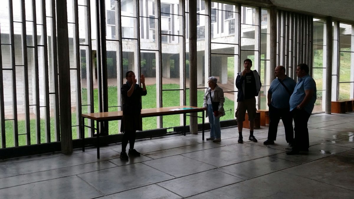 Couvent Sainte-Marie de la Tourette Visite architecturale organisée par le groupe Sourds et Spiritualité
