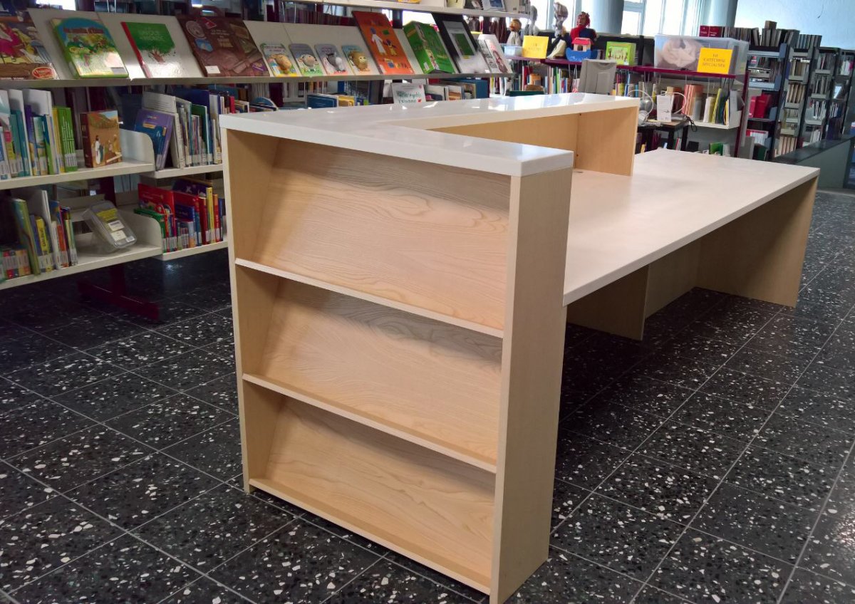 Centre pour l'information et la documentation chrétiennes. Projet des meubles sur mesure et réorganisation de la bibliothèque.